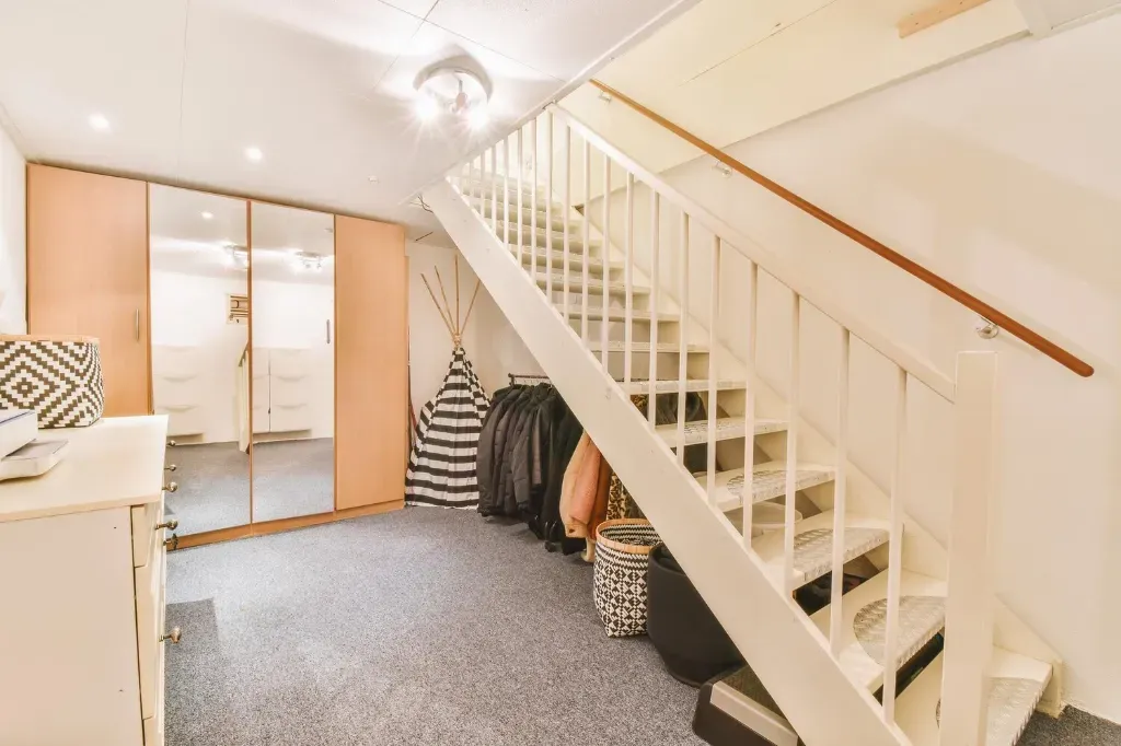 Przestrzeń pod schodami